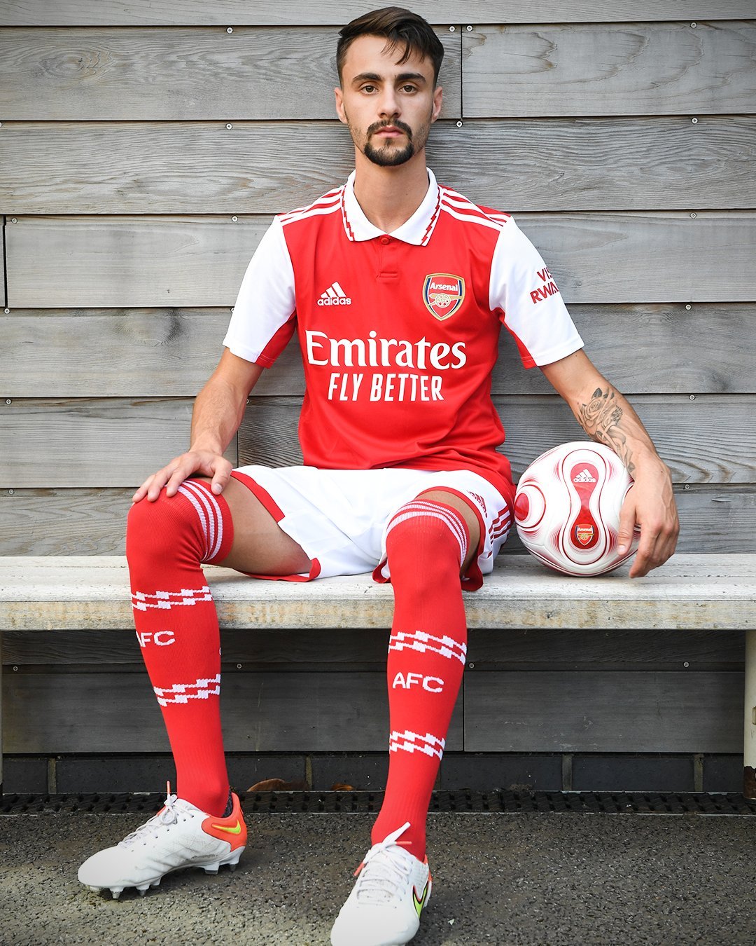 开云体育下载-英超赛程吃紧，塞维利亚冲刺阶段复出首秀，质疑声仍在，团队化学反应显著的简单介绍