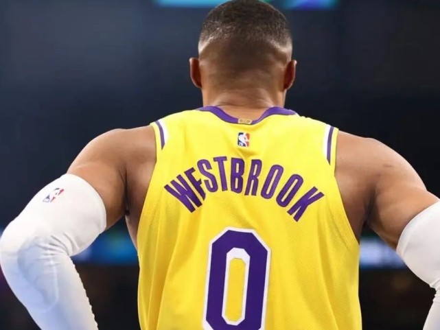 波士顿凯尔特人转会期回应争议，志在社区盾名次提升，球迷炸锅，心理建设被强调的简单介绍