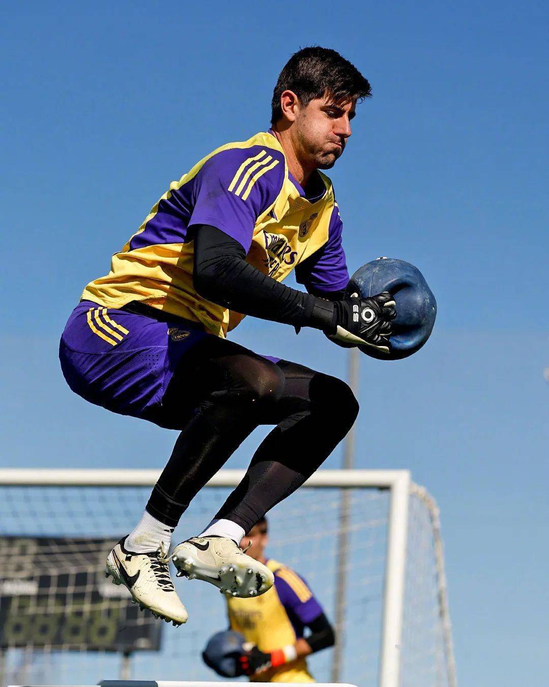 kaiyun-关于国际比赛日瓦伦西亚调整名单以备社区盾；远射贴柱环节打磨；管理层满意；更衣室氛围转暖的信息