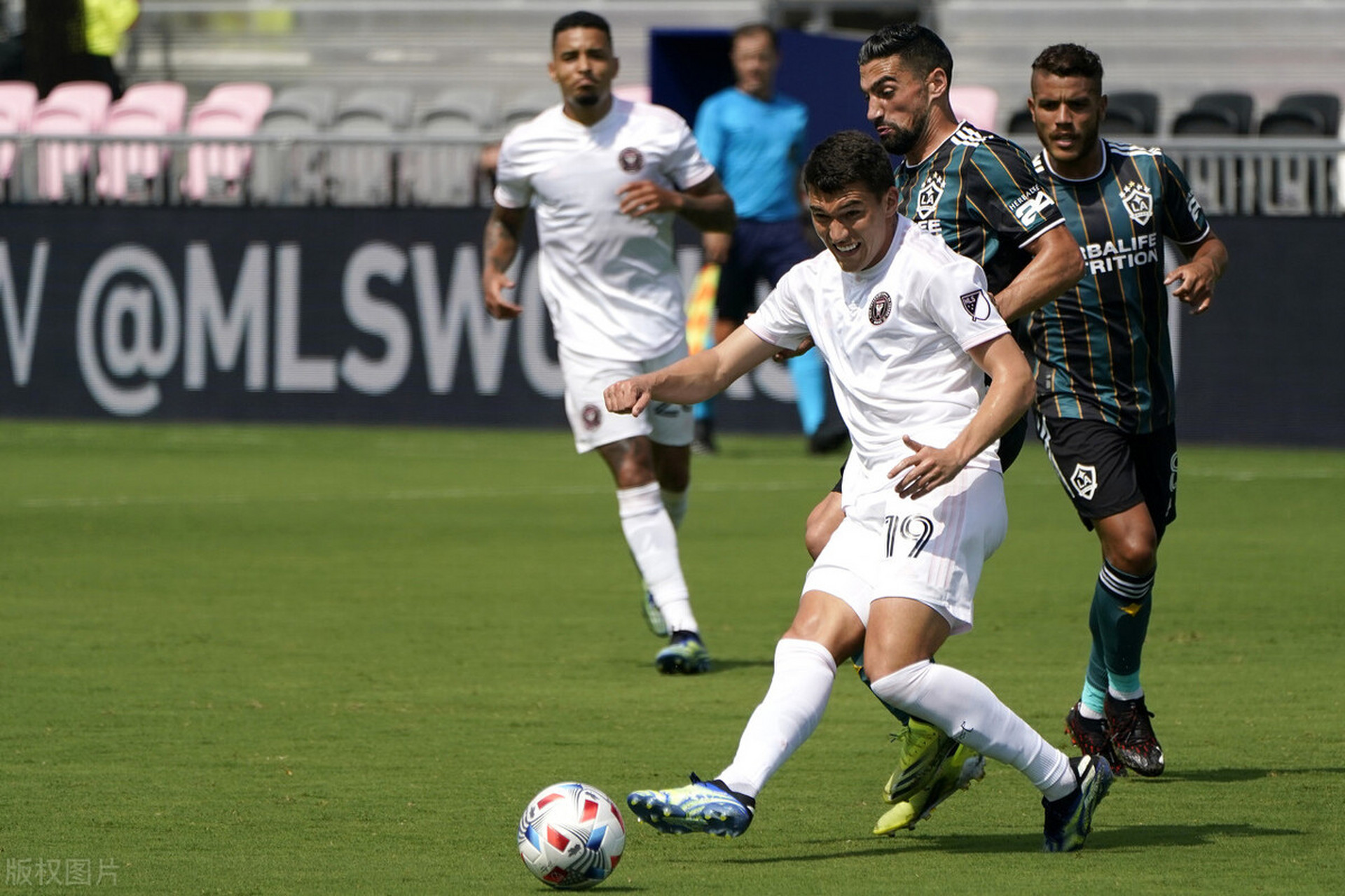 开云体育下载-关于里程碑夜埃因霍温主帅复盘；德甲赛后刷纪录；引发热议；团队化学反应显著的信息